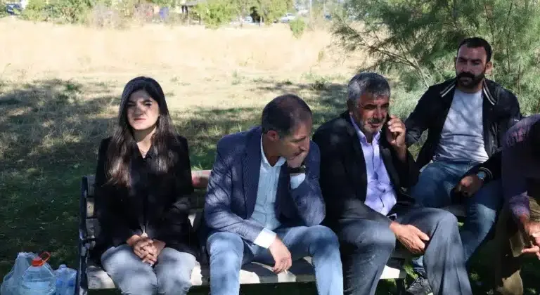 DEM Eşbaşkanları kayıp Rojin'in ailesini ziyaret etti